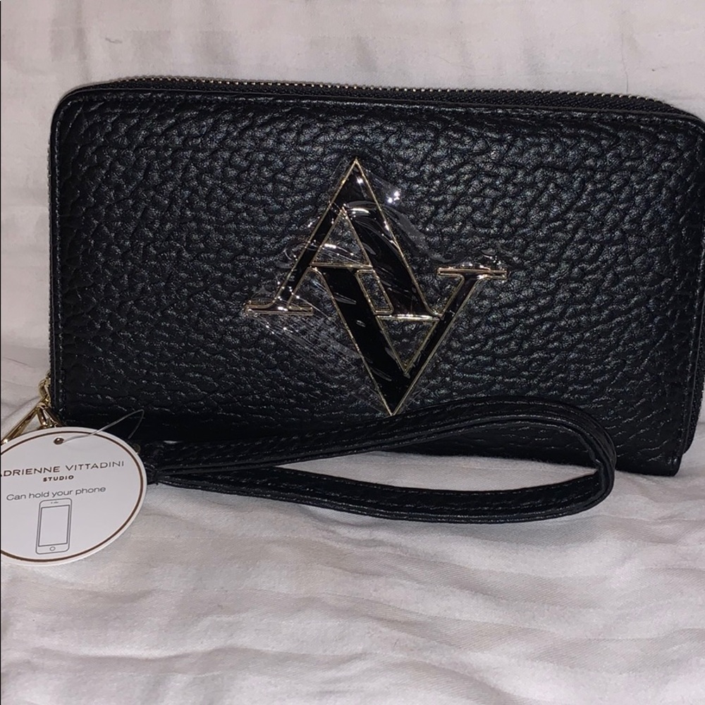 NWOT Adrienne Vittadini wallet